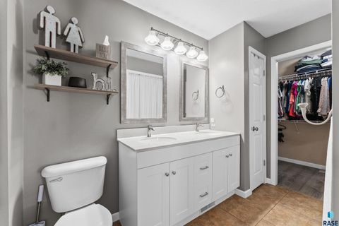 Single Family Residence in Sioux Falls SD 4601 S Key Ave Avenue 14.jpg