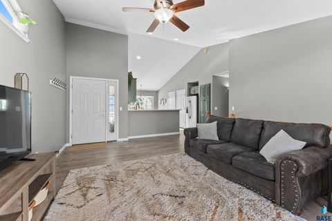 Single Family Residence in Sioux Falls SD 4601 S Key Ave Avenue 3.jpg