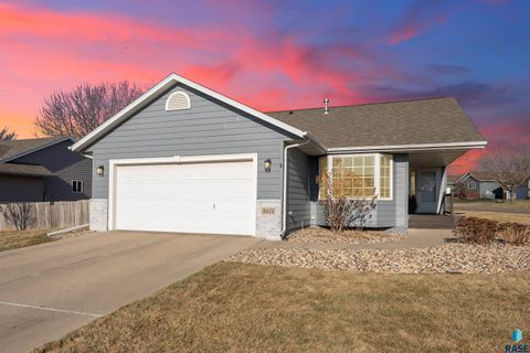 Single Family Residence in Sioux Falls SD 4601 S Key Ave Avenue.jpg