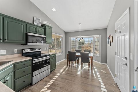 Single Family Residence in Sioux Falls SD 4601 S Key Ave Avenue 8.jpg