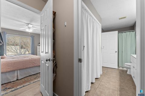 Single Family Residence in Sioux Falls SD 4601 S Key Ave Avenue 13.jpg