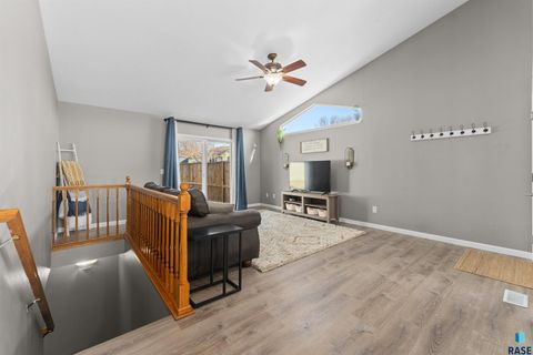 Single Family Residence in Sioux Falls SD 4601 S Key Ave Avenue 4.jpg