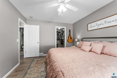 Single Family Residence in Sioux Falls SD 4601 S Key Ave Avenue 12.jpg