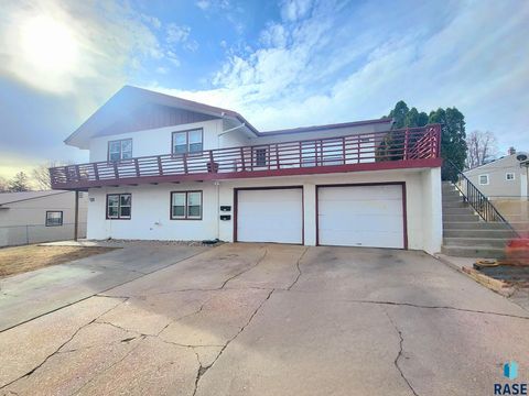 Duplex in Sioux Falls SD 3605 E 18 St Street.jpg