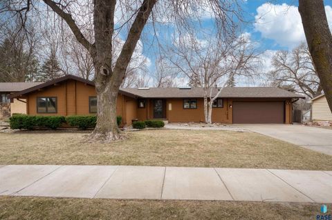 Single Family Residence in Sioux Falls SD 1609 S Garfield Ave Avenue.jpg