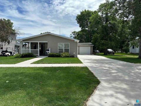 Single Family Residence in Pipestone MN 217 SE 4th Ave Avenue.jpg