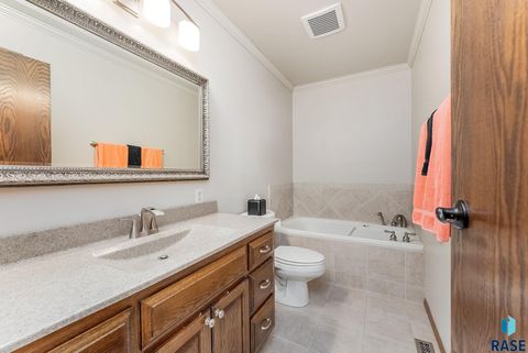 Single Family Residence in Sioux Falls SD 1401 S Gordon Dr Drive 14.jpg