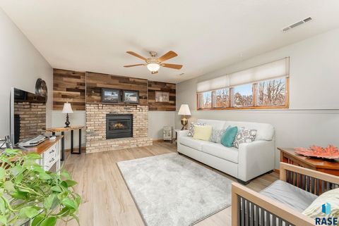 Single Family Residence in Sioux Falls SD 1401 S Gordon Dr Drive 15.jpg