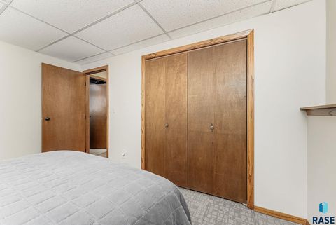 Single Family Residence in Sioux Falls SD 1401 S Gordon Dr Drive 19.jpg