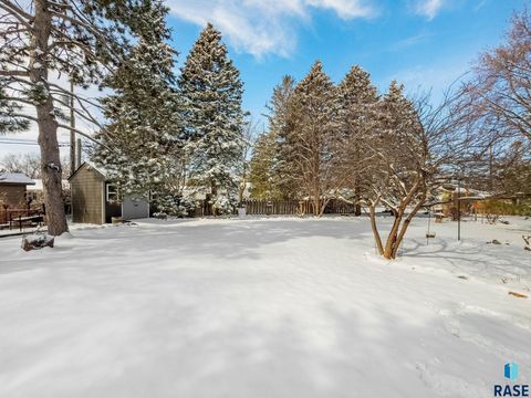 Single Family Residence in Sioux Falls SD 1401 S Gordon Dr Drive 21.jpg