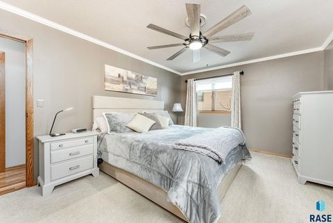 Single Family Residence in Sioux Falls SD 1401 S Gordon Dr Drive 9.jpg