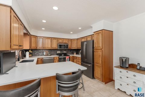 Single Family Residence in Sioux Falls SD 1401 S Gordon Dr Drive 5.jpg