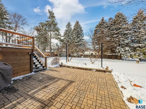 Single Family Residence in Sioux Falls SD 1401 S Gordon Dr Drive 20.jpg