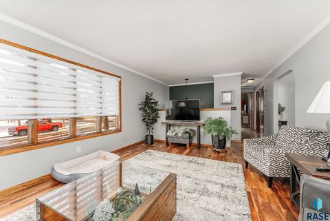 Single Family Residence in Sioux Falls SD 1401 S Gordon Dr Drive 3.jpg