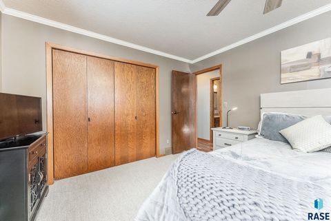 Single Family Residence in Sioux Falls SD 1401 S Gordon Dr Drive 11.jpg