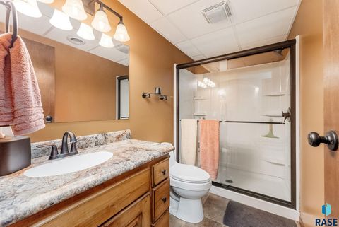 Single Family Residence in Sioux Falls SD 1401 S Gordon Dr Drive 17.jpg