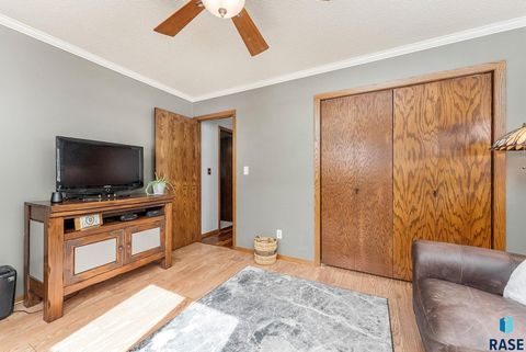 Single Family Residence in Sioux Falls SD 1401 S Gordon Dr Drive 13.jpg
