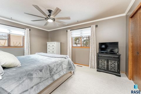 Single Family Residence in Sioux Falls SD 1401 S Gordon Dr Drive 10.jpg