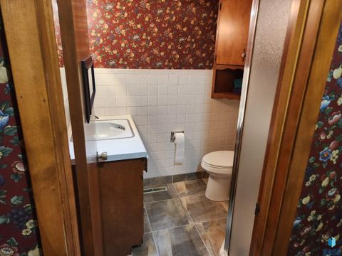Single Family Residence in Edgerton MN 260 Park Ave Avenue 3.jpg