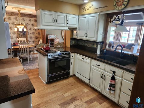 Single Family Residence in Edgerton MN 260 Park Ave Avenue 2.jpg