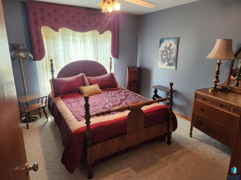 Single Family Residence in Edgerton MN 260 Park Ave Avenue 16.jpg