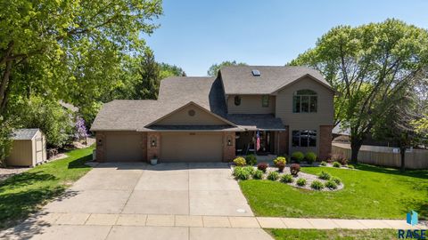 Single Family Residence in Sioux Falls SD 2900 S Kinkade Ave Avenue.jpg