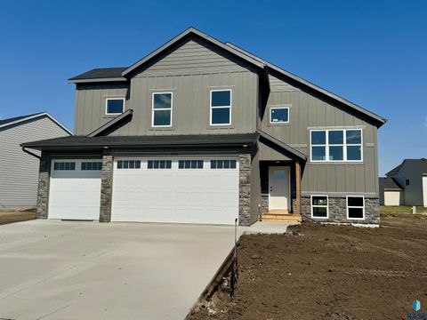 Single Family Residence in Sioux Falls SD 5912 S Coneflower Ave Avenue.jpg