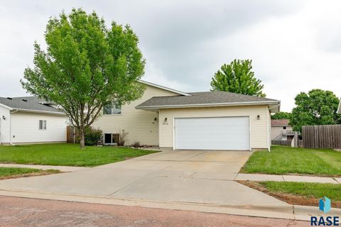 Single Family Residence in Sioux Falls SD 4436 W Briggs Dr Drive.jpg
