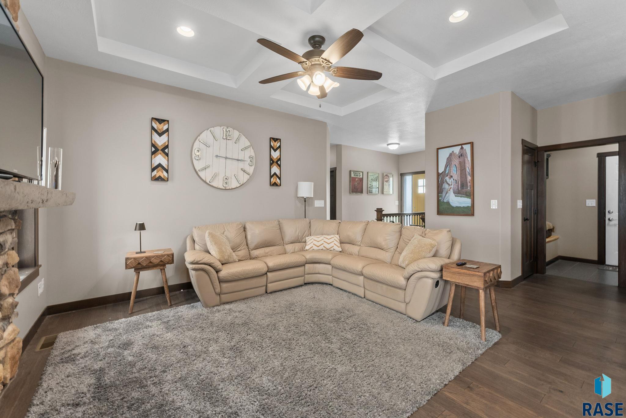 Single Family Residence in Sioux Falls SD 5320 S Solono Ave Avenue 2.jpg