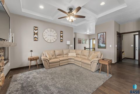 Single Family Residence in Sioux Falls SD 5320 S Solono Ave Avenue 2.jpg