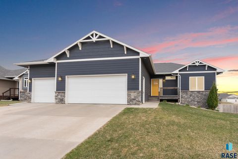 Single Family Residence in Sioux Falls SD 5320 S Solono Ave Avenue.jpg
