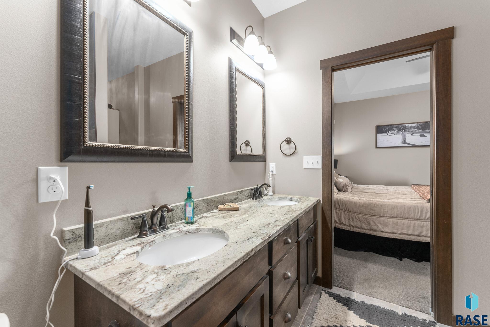 Single Family Residence in Sioux Falls SD 5320 S Solono Ave Avenue 9.jpg