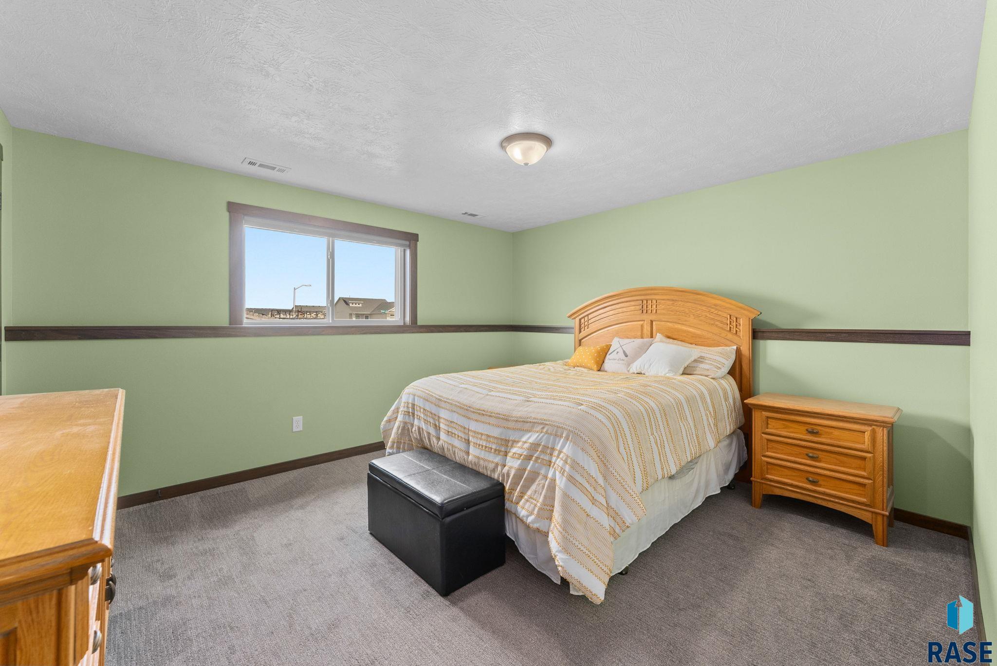 Single Family Residence in Sioux Falls SD 5320 S Solono Ave Avenue 15.jpg