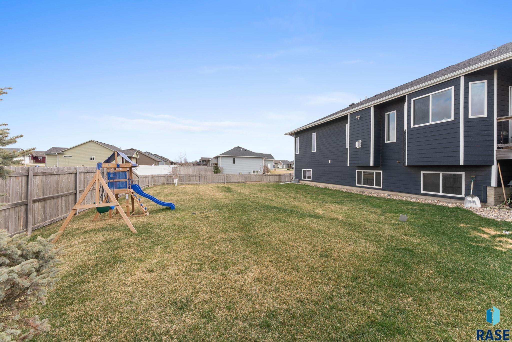Single Family Residence in Sioux Falls SD 5320 S Solono Ave Avenue 24.jpg