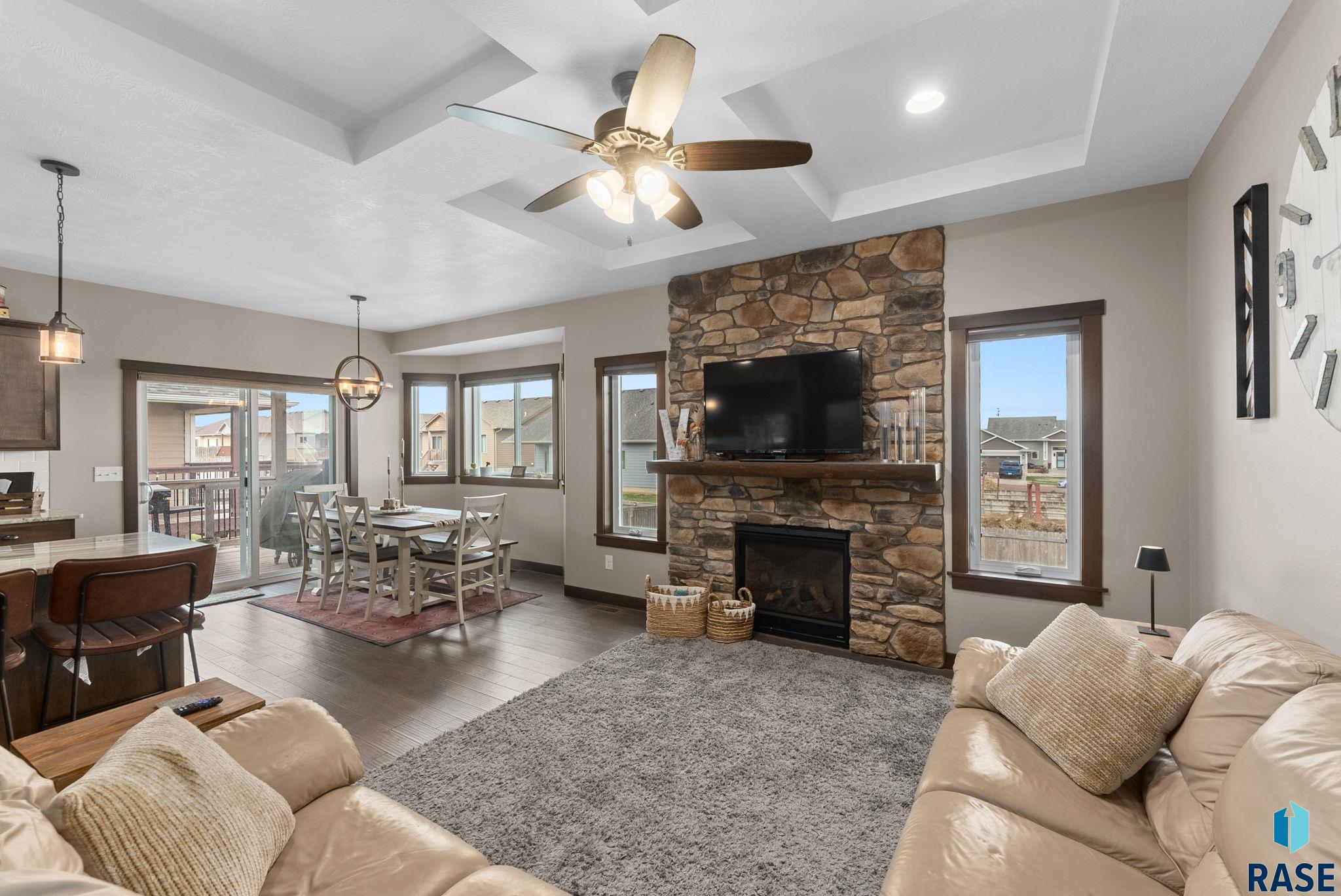 Single Family Residence in Sioux Falls SD 5320 S Solono Ave Avenue 1.jpg