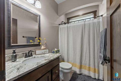 Single Family Residence in Sioux Falls SD 5320 S Solono Ave Avenue 8.jpg