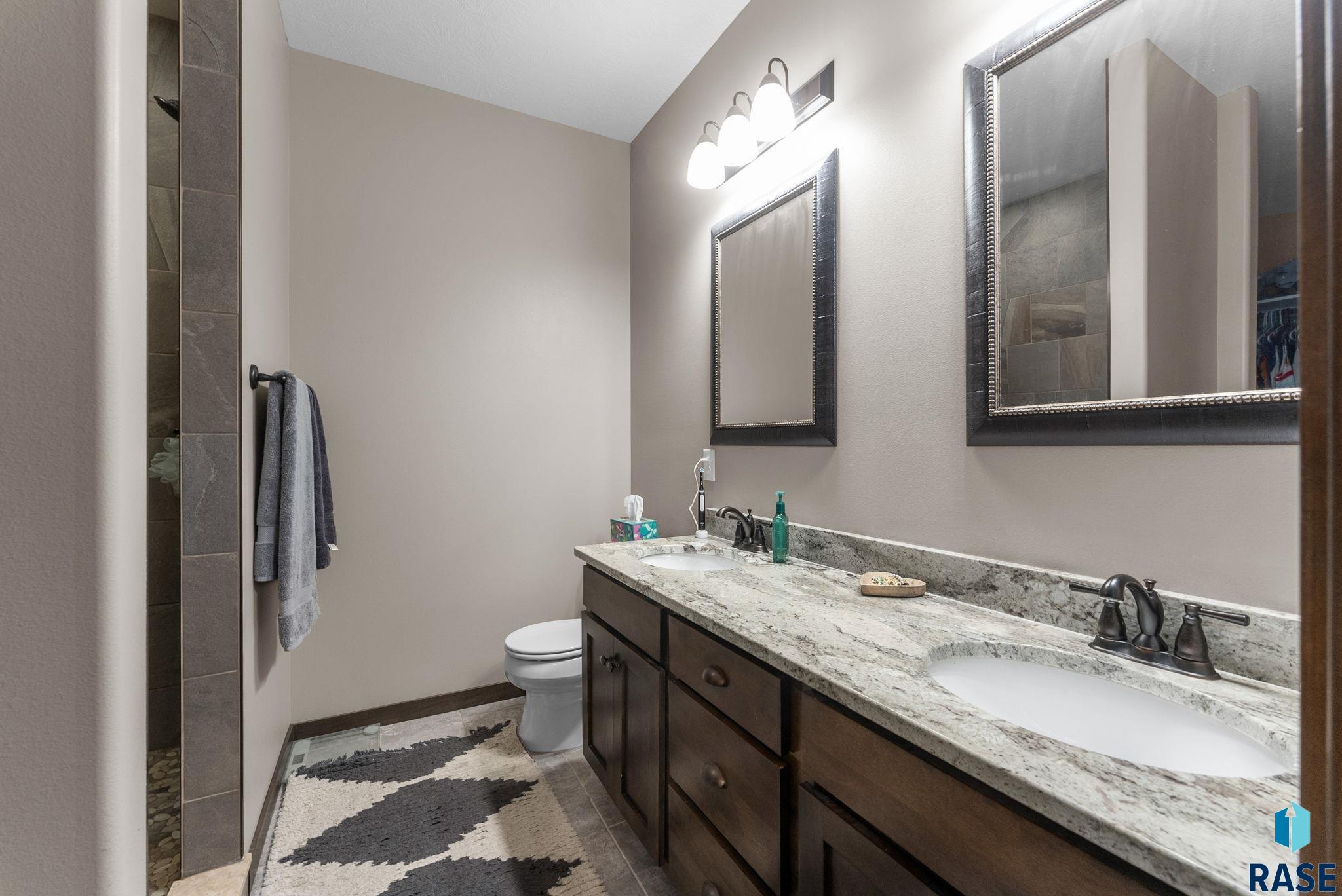 Single Family Residence in Sioux Falls SD 5320 S Solono Ave Avenue 7.jpg