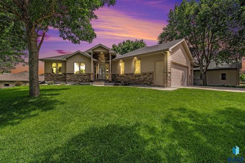 Single Family Residence in Luverne MN 709 Britz Dr Drive.jpg