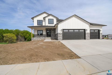Single Family Residence in Sioux Falls SD 1000 N Scots Dr Drive.jpg