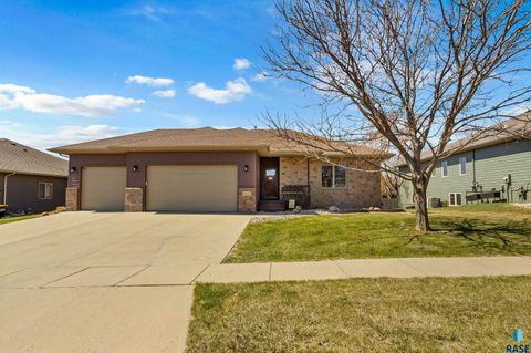 Single Family Residence in Sioux Falls SD 6401 S Tomar Rd Road.jpg