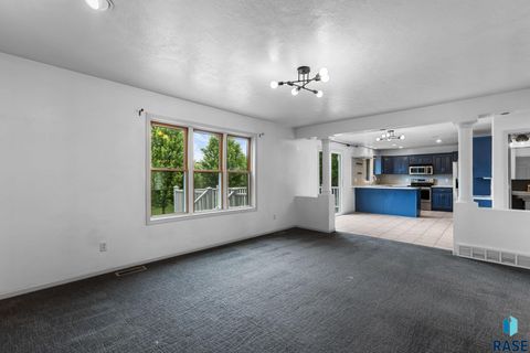 Single Family Residence in Sioux Falls SD 6304 S Audie Dr Drive 9.jpg
