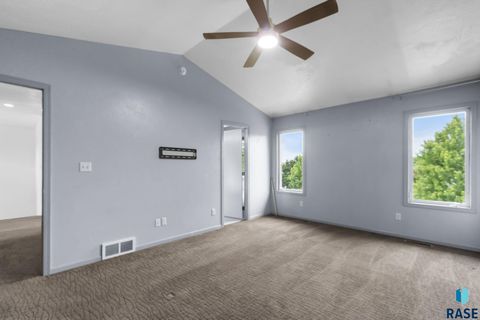 Single Family Residence in Sioux Falls SD 6304 S Audie Dr Drive 21.jpg
