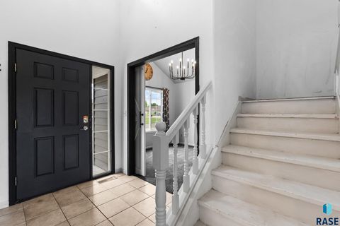 Single Family Residence in Sioux Falls SD 6304 S Audie Dr Drive 3.jpg