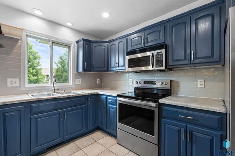 Single Family Residence in Sioux Falls SD 6304 S Audie Dr Drive 14.jpg