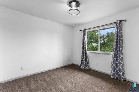 Single Family Residence in Sioux Falls SD 6304 S Audie Dr Drive 17.jpg