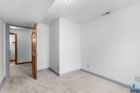 Single Family Residence in Sioux Falls SD 6304 S Audie Dr Drive 27.jpg