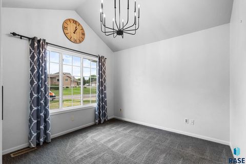Single Family Residence in Sioux Falls SD 6304 S Audie Dr Drive 7.jpg
