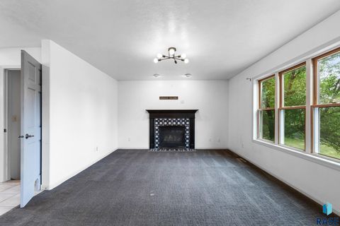Single Family Residence in Sioux Falls SD 6304 S Audie Dr Drive 8.jpg