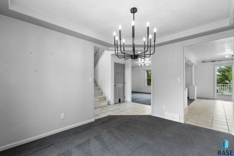 Single Family Residence in Sioux Falls SD 6304 S Audie Dr Drive 4.jpg