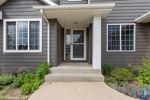 Single Family Residence in Sioux Falls SD 6304 S Audie Dr Drive 2.jpg